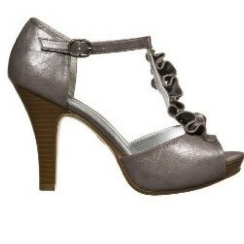 Xhilaration "Tabitha" T-Strap Peep Toe Heels